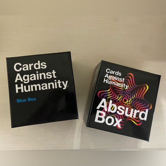 Cards Against Humanity bundle - Picture 1 of 5